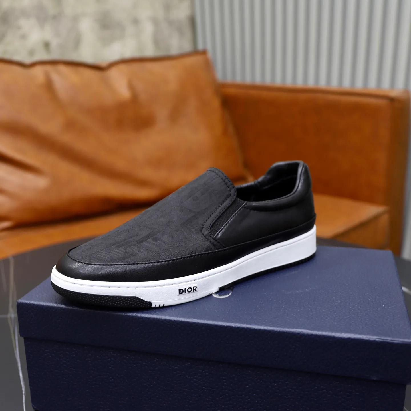Ex-factory price: 420💰🙅‍♂️🙅‍♂️🙅‍♂️ Brand: Dior DIOR Standard code: 38-44 (45 customized) Grade: Same as the official website Material: Original material splicing Comfortable and breathable lining Lightweight and wear-resistant sports outsole Style category: Men's fashionable casual shoes Running sneakers Distinguished luxury brand elements Top luxury Color: actual picture color